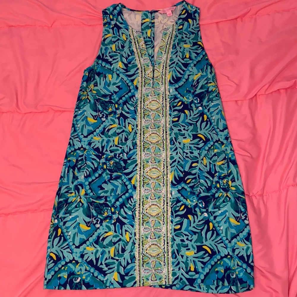 Lilly Pulitzer Kelby Stretch Shift dress w/pocket, back has Sand dollar tassel